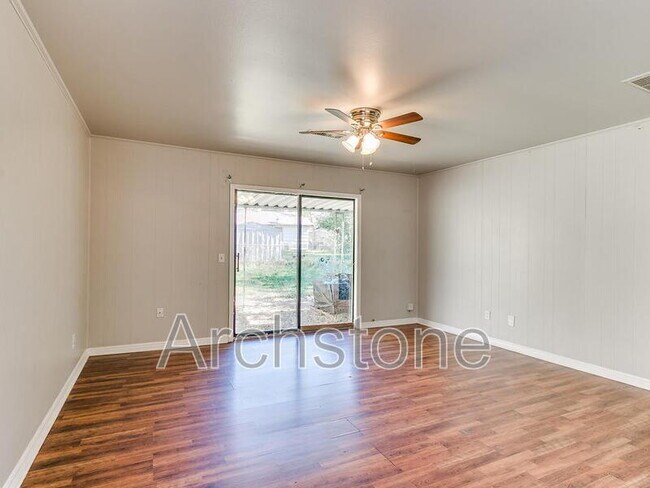 Photo - 1424 Tanglewood Dr