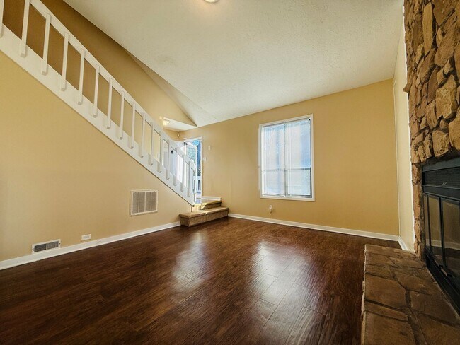 Photo - 824 Danish Dr