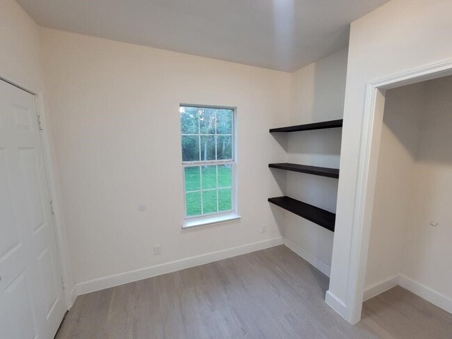 Building Photo - 4505 Kress St Unit A