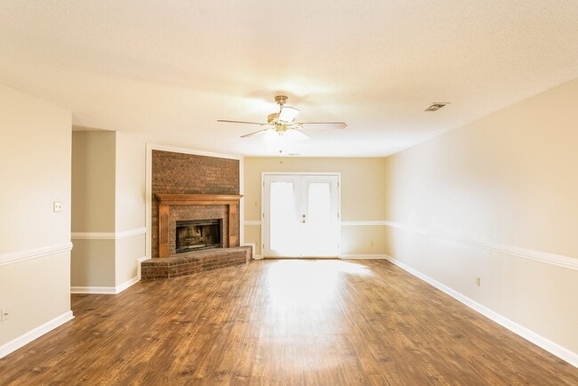 Photo - 429 Spruce Glen Dr