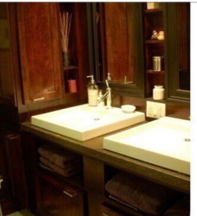 Photo - 143 W 8th St Unit 3