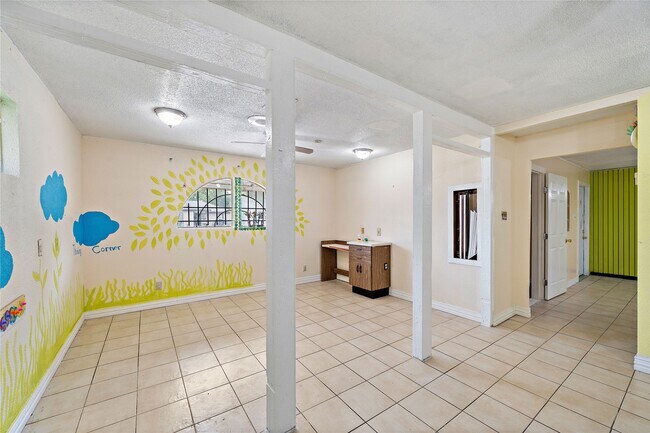 Photo - 5639 Overdale St