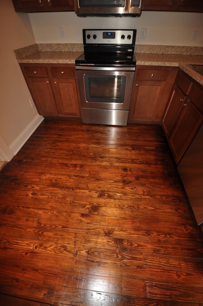 Photo - Walk to UK - Pre Leasing Now for the Fall ...