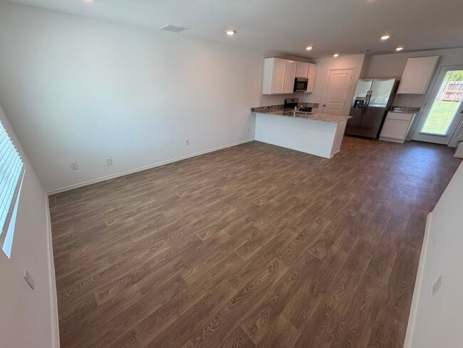 Building Photo - 6003 Pineapple St