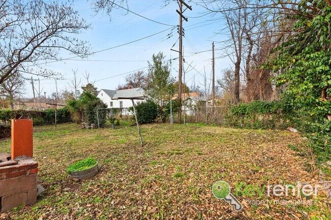 Photo - Clean and cute 3 bedroom house near shopping, restaurants, and easy highway access!