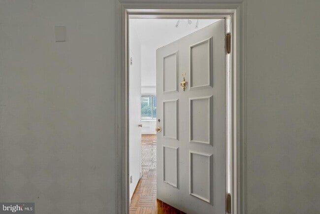 1121 Arlington Blvd Unit 520