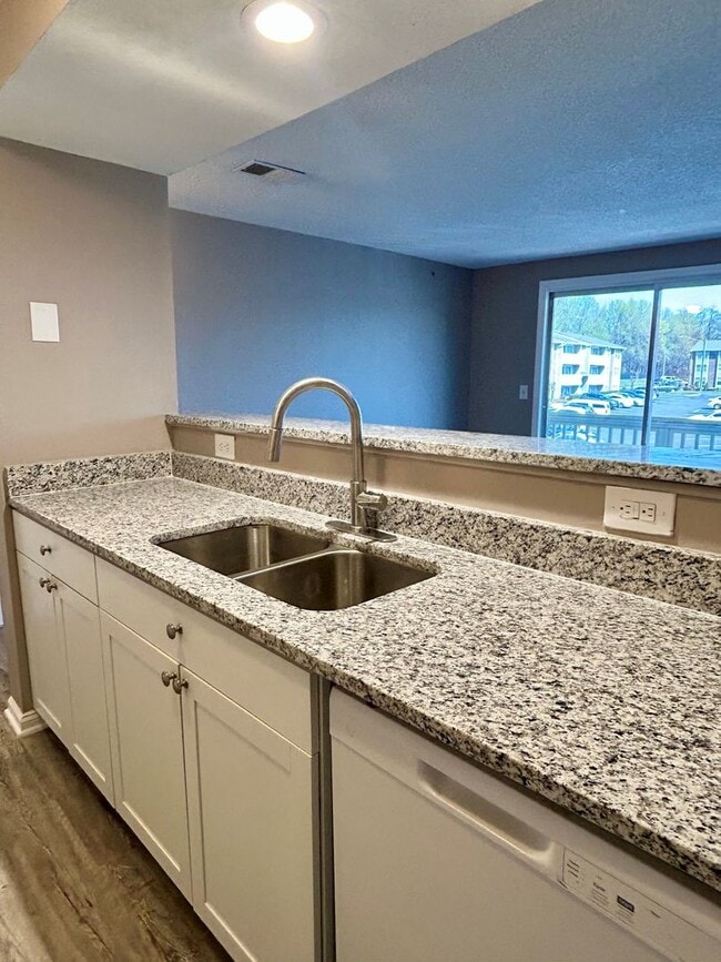 Photo - University Spacious 3rd floor Condo