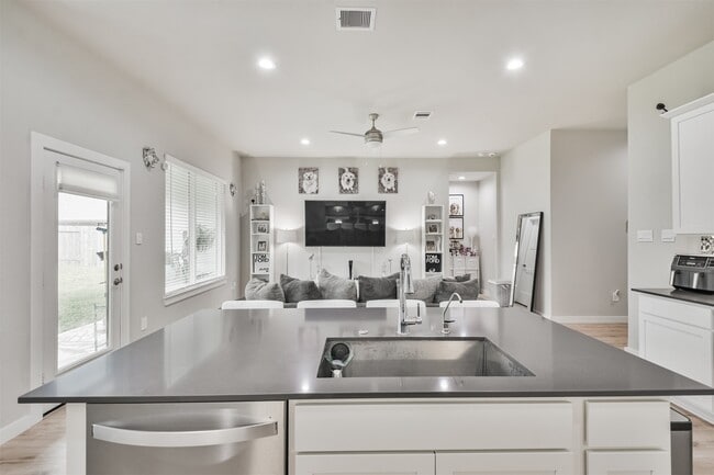 Photo - 14226 Lake Lodge Dr