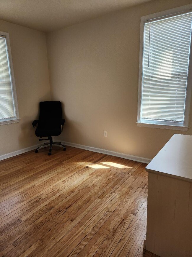 Photo - 2701 Woodsdale Ave Unit #3