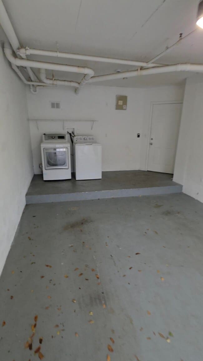 Photo - 4175 N Haverhill Rd Unit 905 With Attached Garage