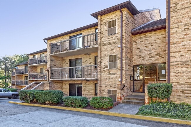 Building Photo - Bartton Place