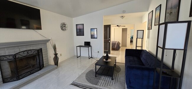 Sala de estar - 3403 E Avenue S3