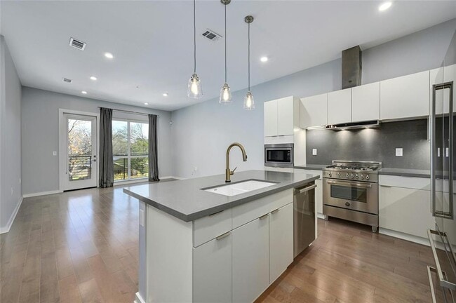 Building Photo - 207 W Johanna St Unit 201