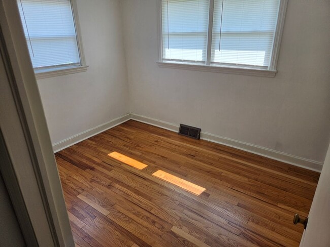 Photo - 405 Stanton Rd