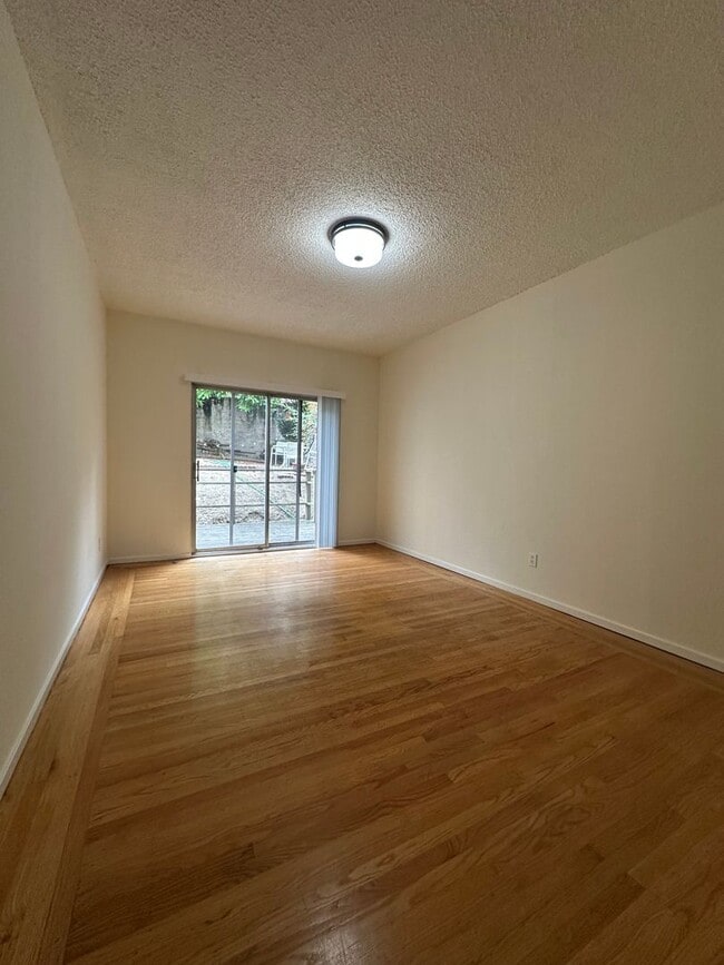 1230 Hyde Street (744r)