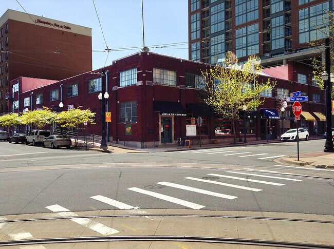 Photo - 433 E 3rd St