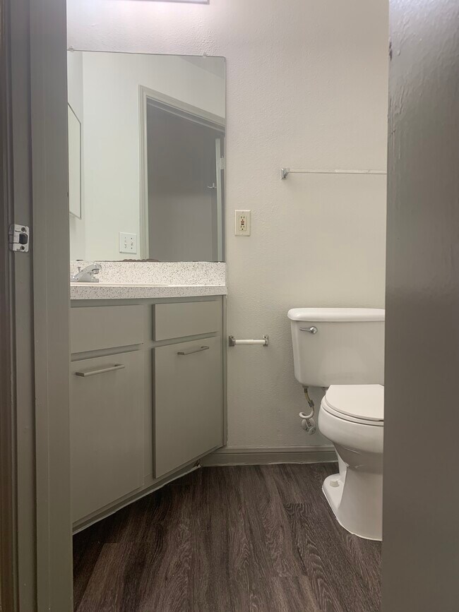 Lakeline Apartments