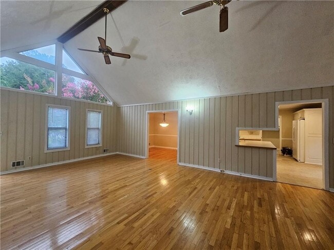 Photo - 395 Monivea Ln