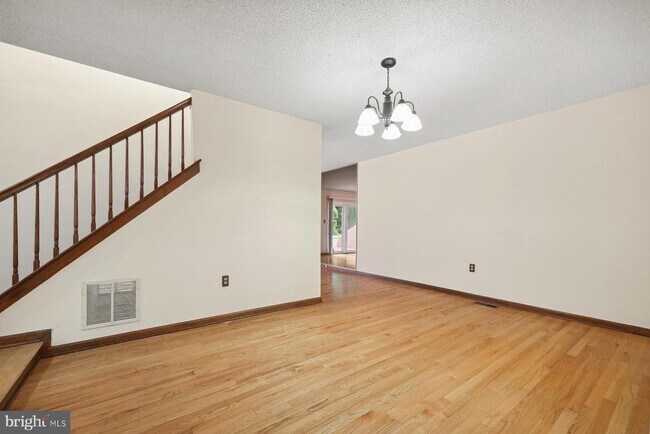 Photo - 153 Thoreau Dr