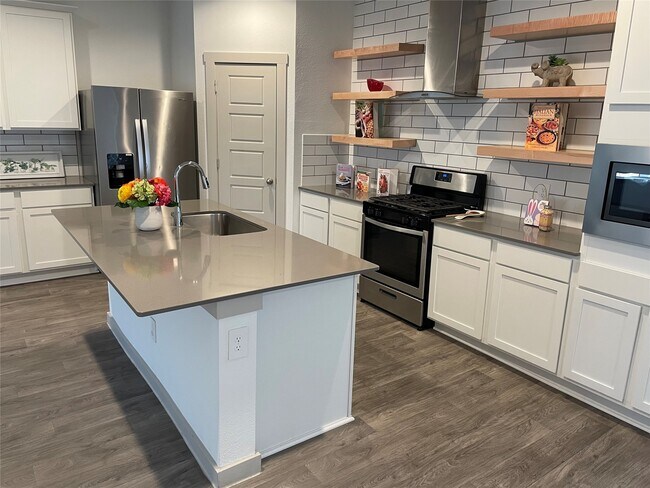 Photo - 12810 Harlesden Ln