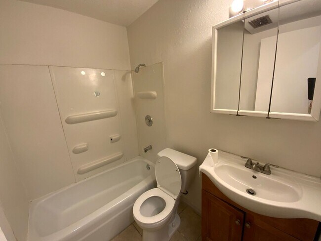 Photo - 1630 W Amos Dr Unit Apt A