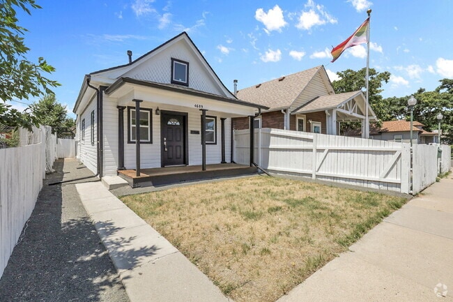 Building Photo - $2,295 - 2 Bed, 1 Bath Newly Renovated Hom... Rental
