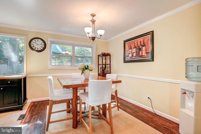 12217 Hunters Ln