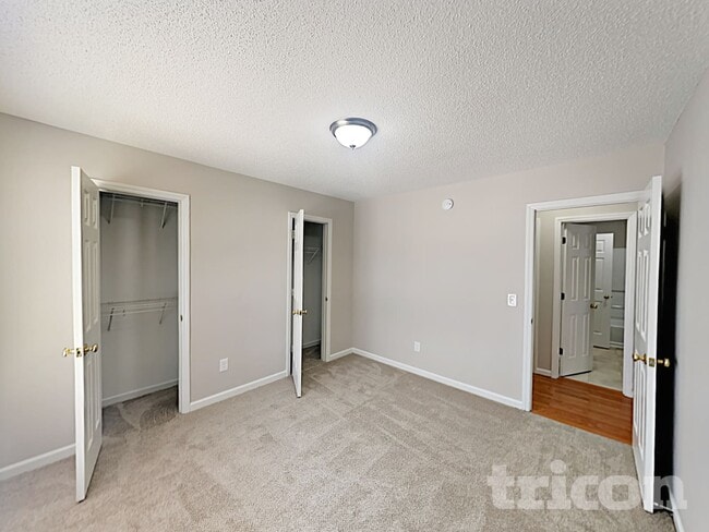 1237 Woodbriar St
