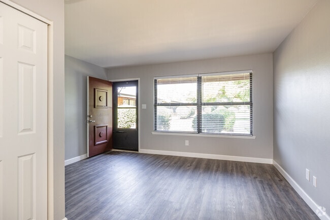 2BR, 1BA - 760SF - Living Room