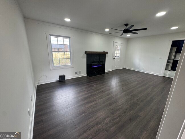 Photo - 1390 White Oak St SE