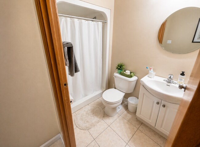 Photo - 253-253 Lester St Unité 5