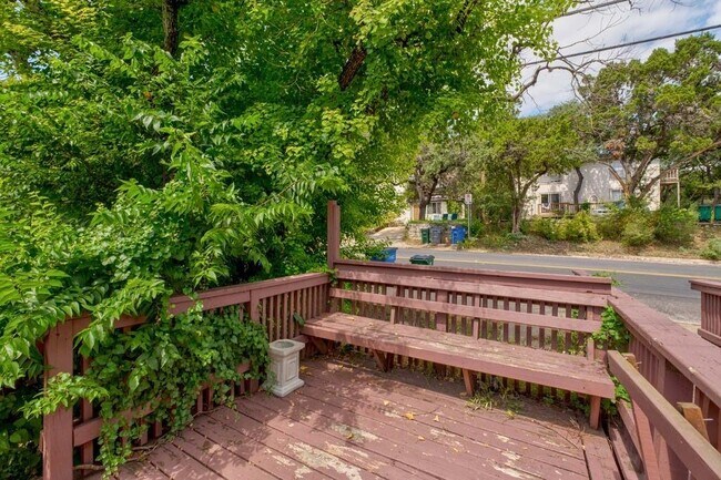 Photo - 610 W 35th St