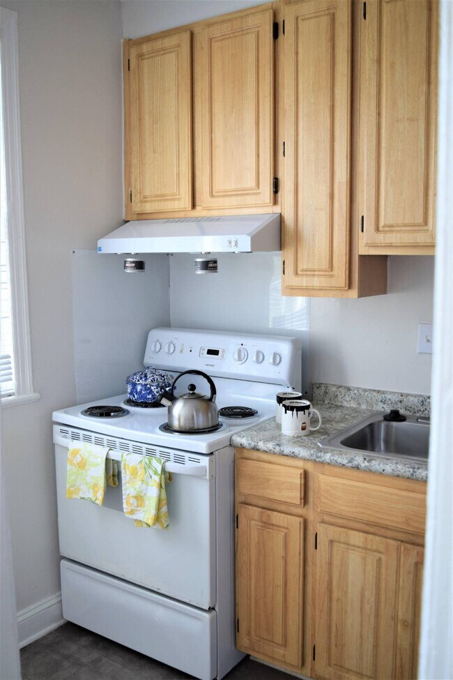 Photo - Colonial Village West