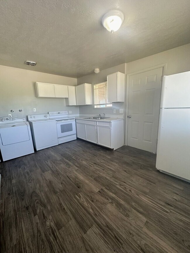 Building Photo - 5300 5300 S St Unit 2347 W 5300 S