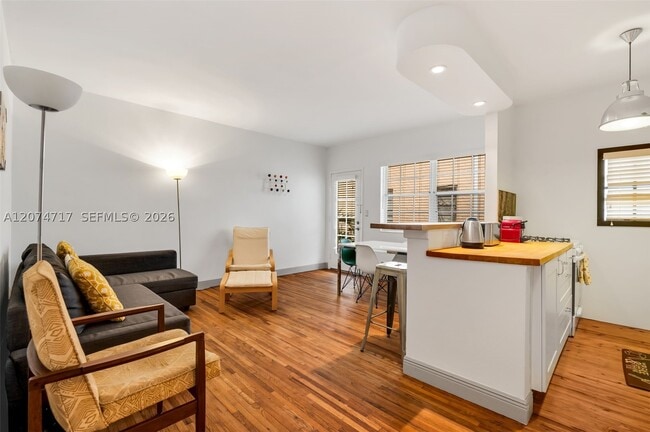Building Photo - 1551 Michigan Ave Unit 12