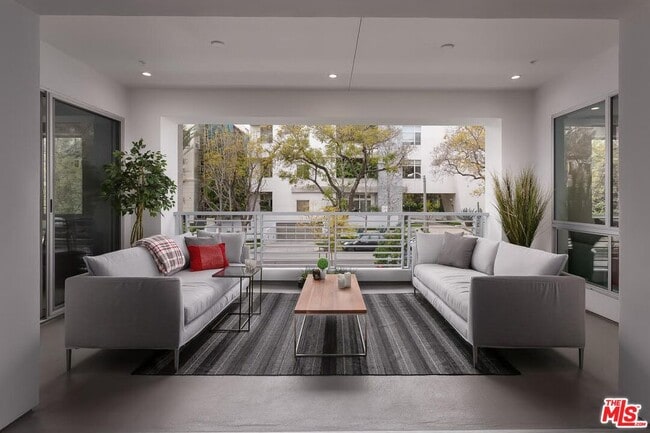 Photo - 450 N Palm Dr Unit 206
