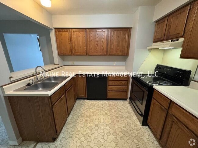 Building Photo - 114 Main Rd S Unit Apt. H