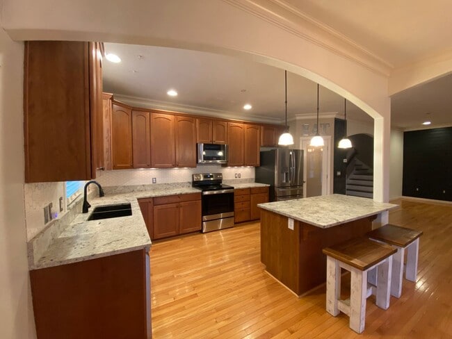 Photo - Spacious Back Yard - 4 Bedroom 2 1/2 Bath ...