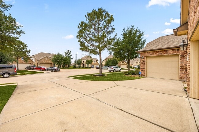 Photo - 9338 Taylor Cliff Ln