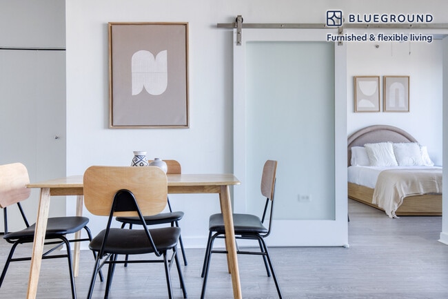 Photo - 1401 S State St Unidad FL12-ID525