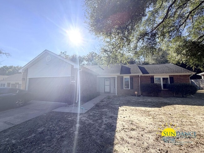 Building Photo - Great 3 Bedroom Home in Crestview!