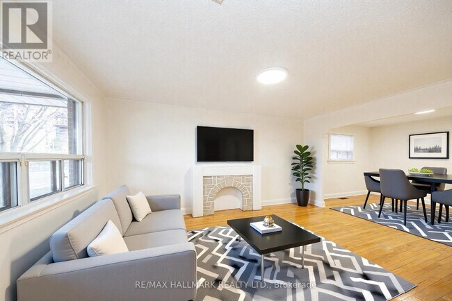 Photo - 401 Ridelle Ave