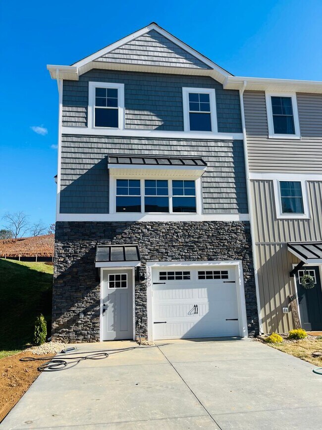 Photo - End Unit Townhouse in Congers Creek