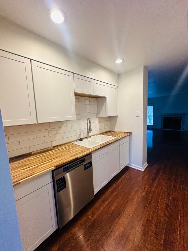 New kitchen countertops , cabinets, sink and appliances - 703 Idlewood Ln