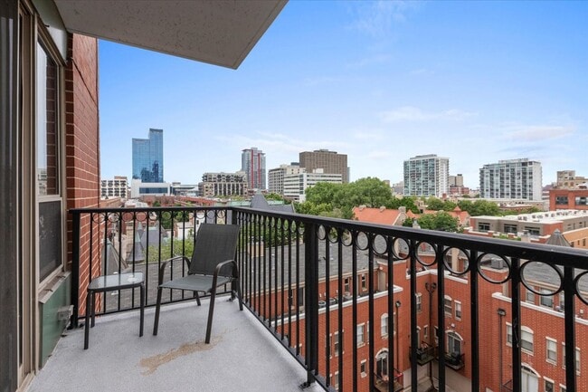 Photo - 1717 S Prairie Ave Unit 706