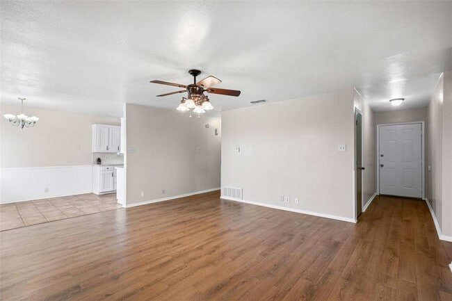 Photo - Charming 3-bedroom 2 bath Home Located in Cleburne.