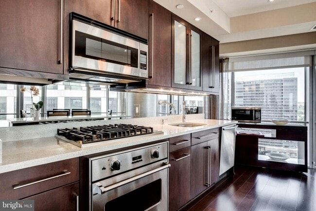 Building Photo - 1111 19th St N Unit 2505