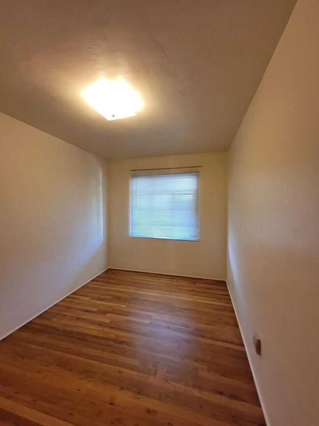 520 Adams St NE