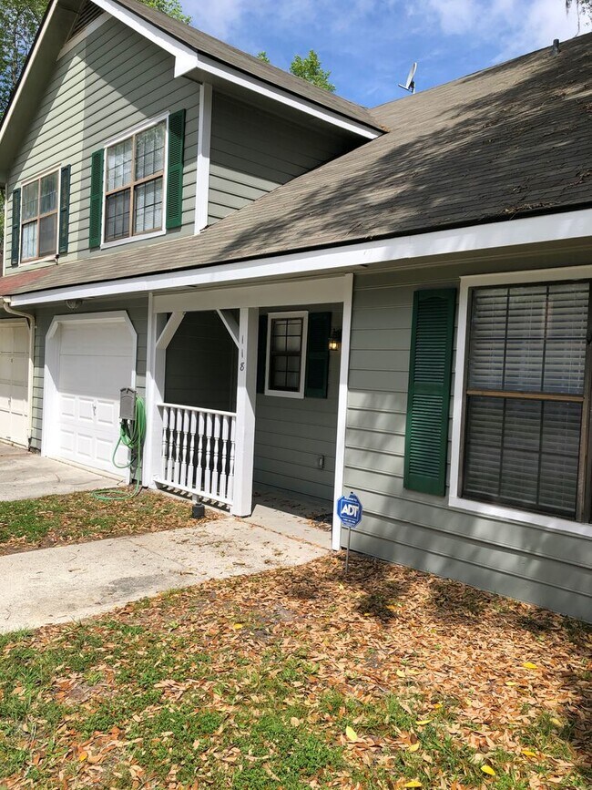 Photo - 118 Holland Park Cir