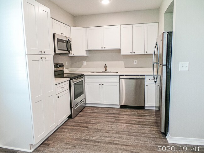 Photo - 723 S Berthe Ave Unidad 13